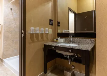 Best Western Plus South Edmonton Inn & Suites hotel thumbnail 6