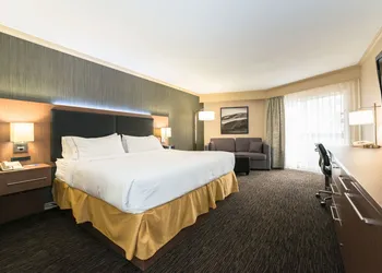 Holiday Inn Express Edmonton Downtown by IHG hotel thumbnail 3