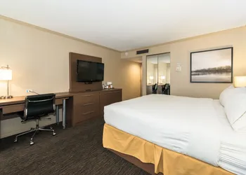 Holiday Inn Express Edmonton Downtown by IHG hotel thumbnail 5