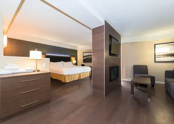 Holiday Inn Express Edmonton Downtown by IHG hotel thumbnail 7