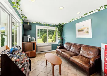 Americas Best Value Inn Stonington Mystic hotel thumbnail 2