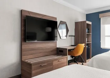 Holiday Inn Express Hotel & Suites Santa Cruz by IHG hotel thumbnail 7