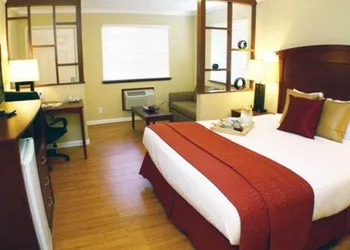 Quality Inn & Suites, Santa Cruz Mountains hotel thumbnail 3