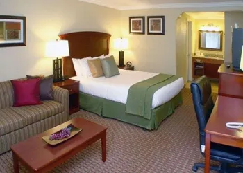 Quality Inn & Suites, Santa Cruz Mountains hotel thumbnail 4