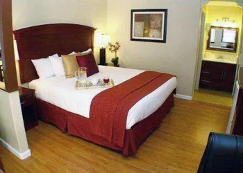 Quality Inn & Suites, Santa Cruz Mountains hotel thumbnail 6