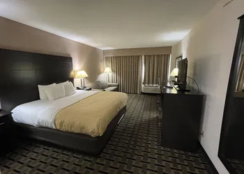 Quality Inn & Suites Cincinnati Downtown Area hotel thumbnail 5