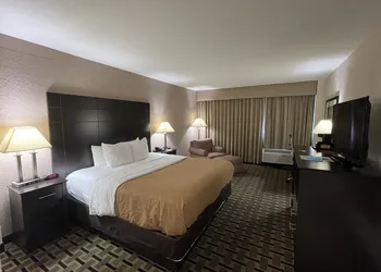 Quality Inn & Suites Cincinnati Downtown Area hotel thumbnail 6