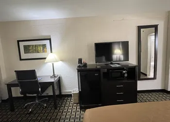 Quality Inn & Suites Cincinnati Downtown Area hotel thumbnail 7