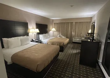Quality Inn & Suites Cincinnati Downtown Area hotel thumbnail 8