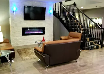 Quality Inn & Suites Cincinnati Sharonville hotel thumbnail 2