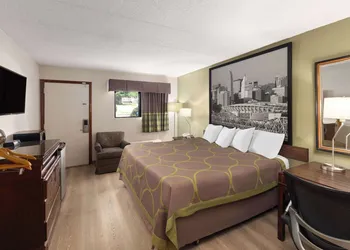 Super 8 by Wyndham Fort Mitchell Cincinnati Area hotel thumbnail 7