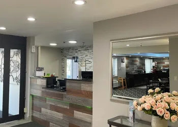 La Quinta Inn and Suites by Wyndham Cincinnati North hotel thumbnail 3
