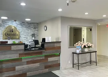 La Quinta Inn and Suites by Wyndham Cincinnati North hotel thumbnail 5