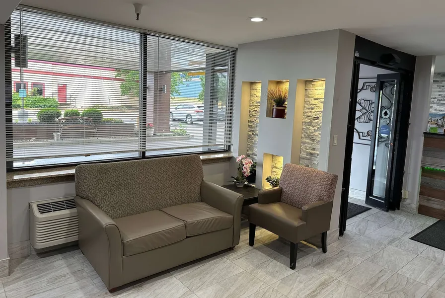 La Quinta Inn and Suites by Wyndham Cincinnati North hotel detail image 6