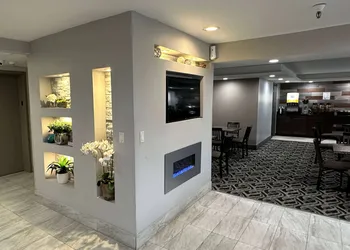 La Quinta Inn and Suites by Wyndham Cincinnati North hotel thumbnail 8
