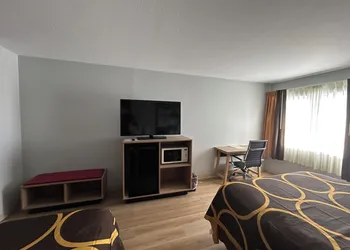 Super 8 by Wyndham Sterling CO hotel thumbnail 5