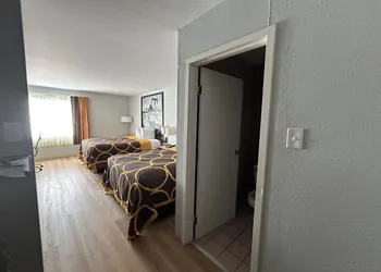 Super 8 by Wyndham Sterling CO hotel thumbnail 6