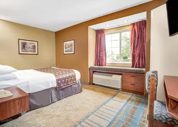 Microtel Inn & Suites by Wyndham Mason/Kings Island hotel thumbnail 4