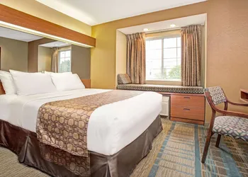 Microtel Inn & Suites by Wyndham Mason/Kings Island hotel thumbnail 6
