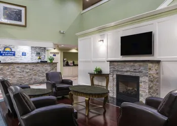 Days Inn by Wyndham Columbus East Airport hotel thumbnail 2