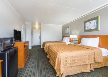 Days Inn by Wyndham Columbus East Airport hotel thumbnail 3
