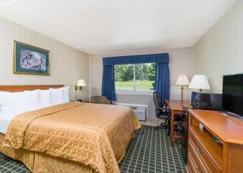 Days Inn by Wyndham Columbus East Airport hotel thumbnail 7