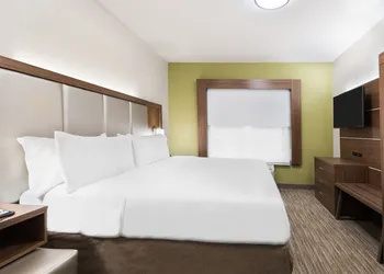 Holiday Inn Express & Suites Columbus Airport East by IHG hotel thumbnail 8