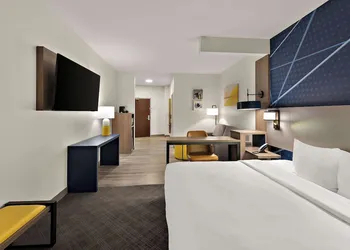 Comfort Suites Columbus East Broad hotel thumbnail 7