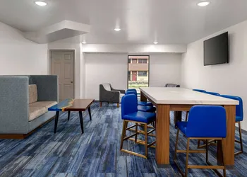La Quinta Inn by Wyndham Columbus Airport Area hotel thumbnail 4
