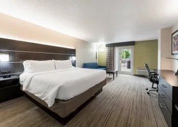 Holiday Inn Express Columbus Downtown by IHG hotel thumbnail 5