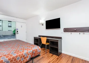 Relax Inn by OYO Columbus OH I 70 hotel thumbnail 6