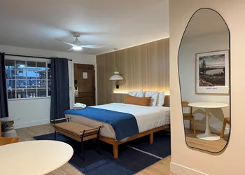 The Iceberg Tahoe hotel thumbnail 2
