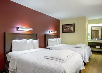 Red Roof Inn PLUS+ Pittsburgh East - Monroeville hotel thumbnail 8