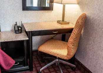 Quality Inn & Suites Gibsonia - Pittsburgh North hotel thumbnail 8