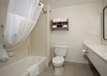 Hawthorn Suites by Wyndham Oakland/Alameda hotel thumbnail 4