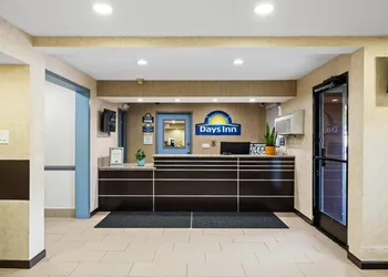 Days Inn by Wyndham Woodland hotel thumbnail 2
