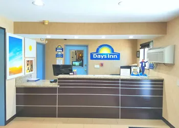 Days Inn by Wyndham Woodland hotel thumbnail 3
