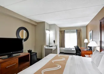 Quality Inn & Suites Heritage Park hotel thumbnail 7