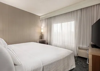 Courtyard by Marriott Roseville hotel thumbnail 6