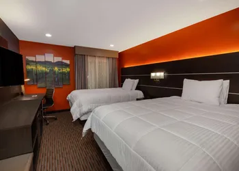 Hotel Vinea, a Travelodge by Wyndham hotel thumbnail 6