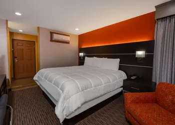 Hotel Vinea, a Travelodge by Wyndham hotel thumbnail 7