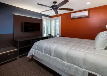 Hotel Vinea, a Travelodge by Wyndham hotel thumbnail 8