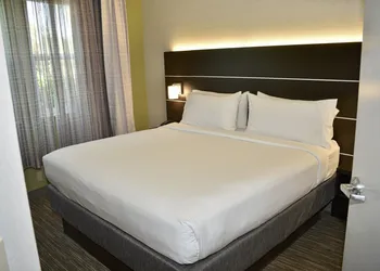 Holiday Inn Express® Windsor Sonoma Wine Country by IHG hotel thumbnail 2