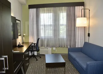 Holiday Inn Express® Windsor Sonoma Wine Country by IHG hotel thumbnail 3
