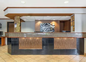 Best Western Plus Landing View Inn & Suites hotel thumbnail 3