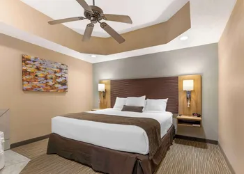 Best Western Plus Landing View Inn & Suites hotel thumbnail 8