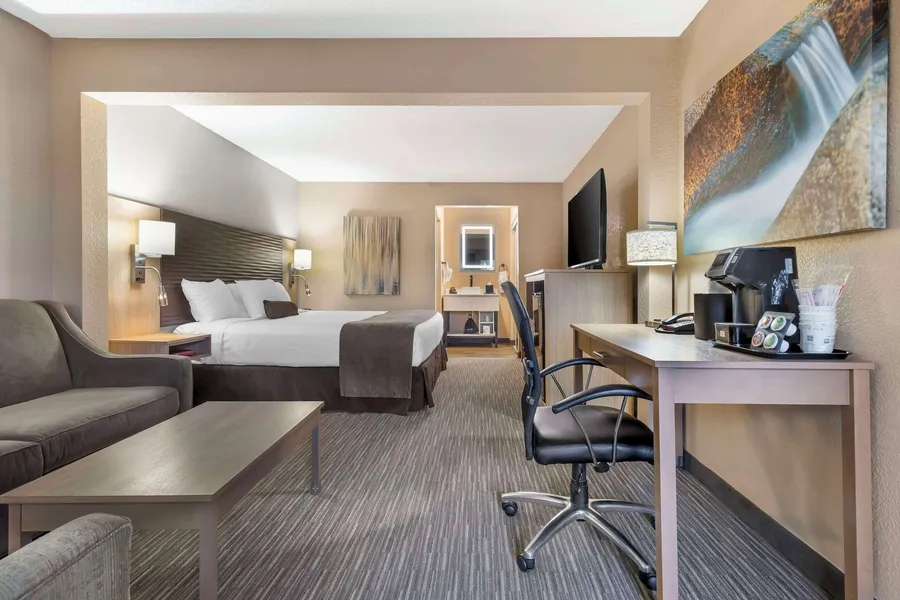 Best Western Plus Landing View Inn & Suites hotel detail image 6