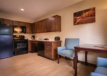 Sun & Ski Inn And Suites hotel thumbnail 4