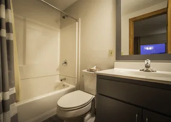 Sun & Ski Inn And Suites hotel thumbnail 7