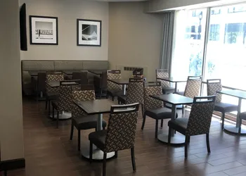 Hampton Inn & Suites Milwaukee Downtown hotel thumbnail 2